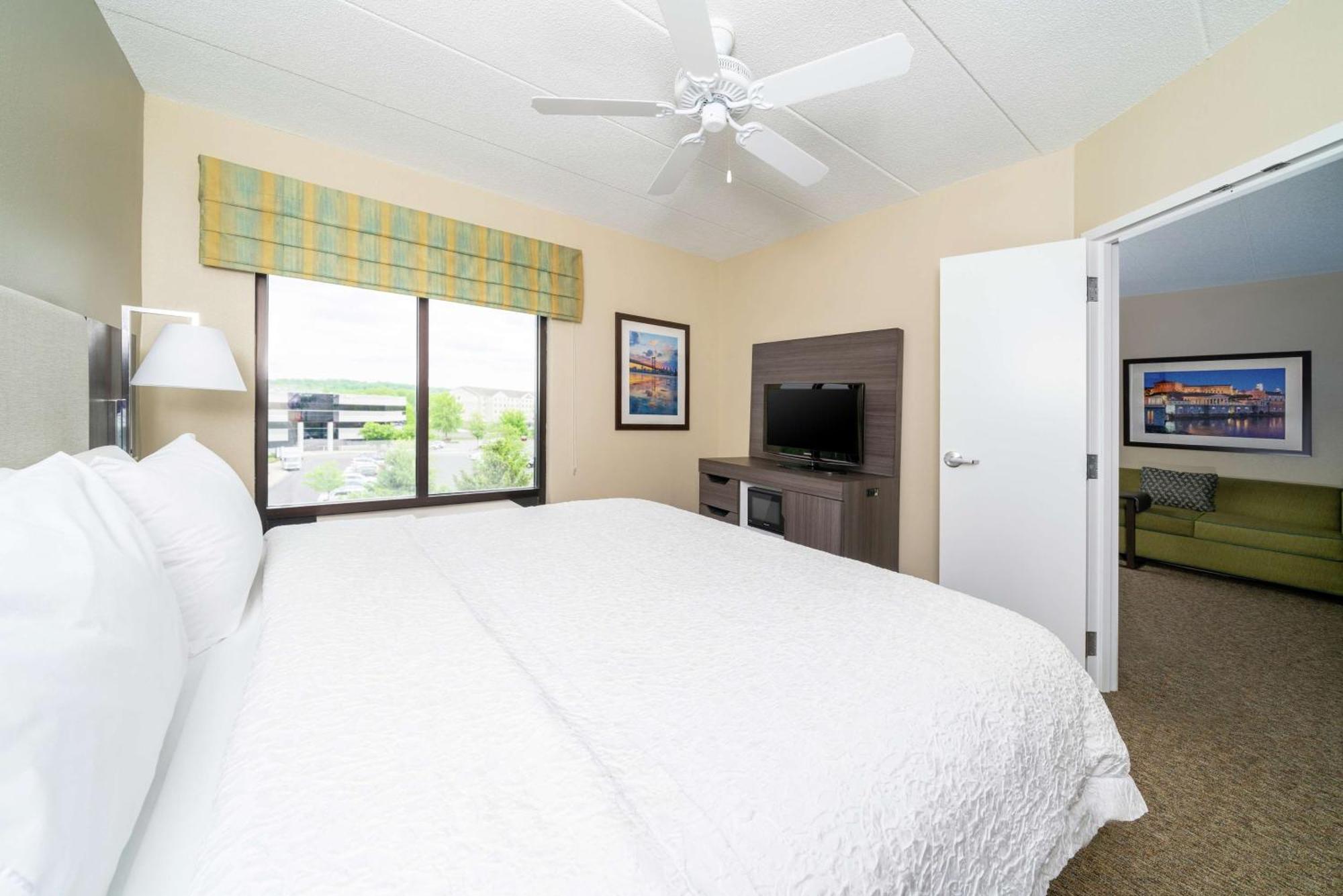 Hampton Inn & Suites Valley Forge/Oaks Финиксвилл Экстерьер фото
