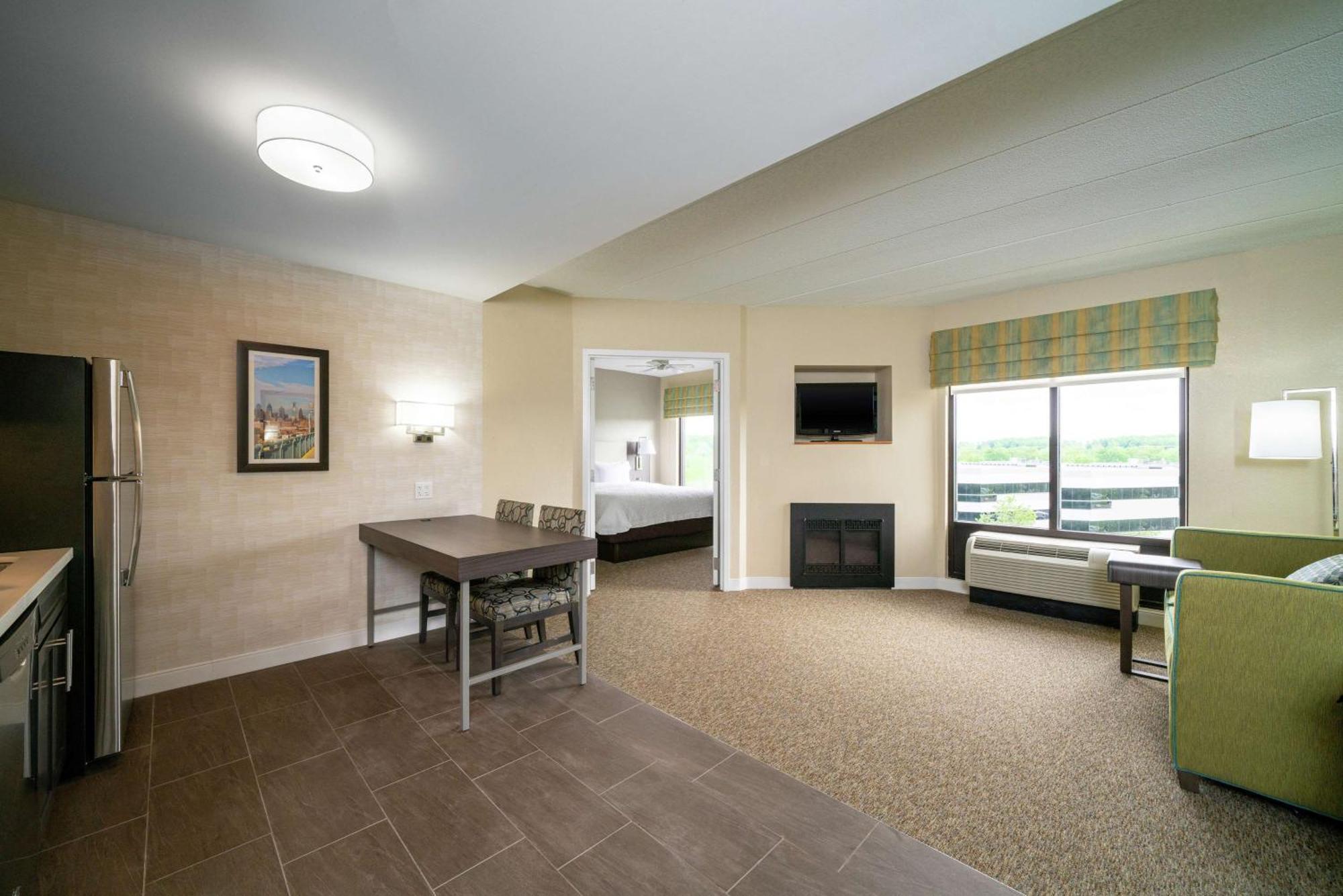 Hampton Inn & Suites Valley Forge/Oaks Финиксвилл Экстерьер фото