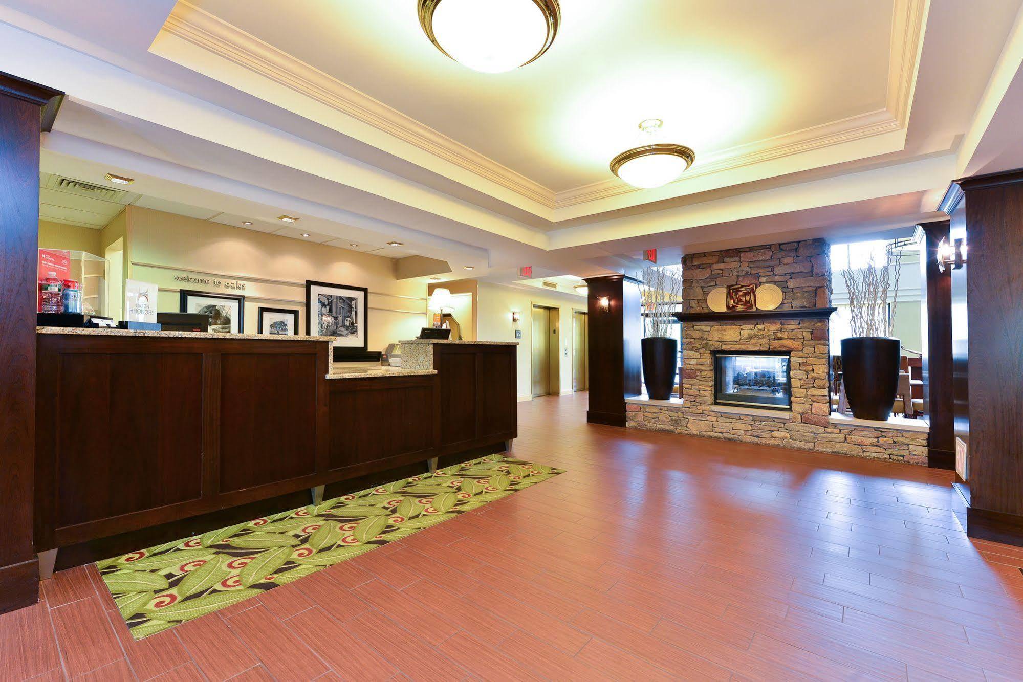 Hampton Inn & Suites Valley Forge/Oaks Финиксвилл Экстерьер фото